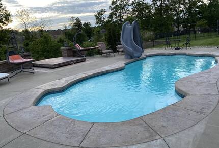 Family Home with Heated Pool and Hot Tub near Louisville - Floyds Knobs, Indiana