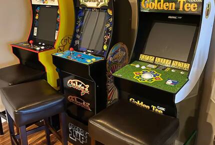 Family Home with Heated Pool and Hot Tub near Louisville - Floyds Knobs, Indiana