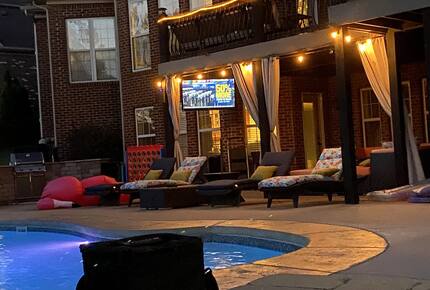 Family Home with Heated Pool and Hot Tub near Louisville - Floyds Knobs, Indiana