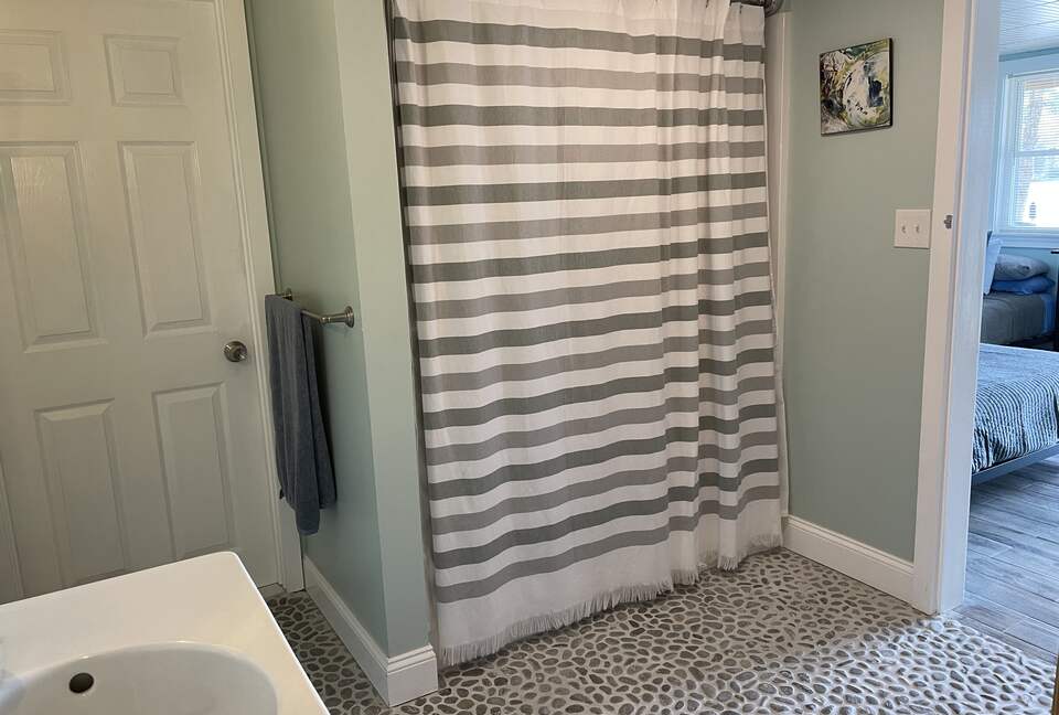 Lower Level Full Bath