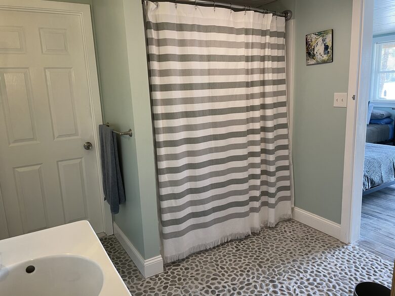 Lower Level Full Bath