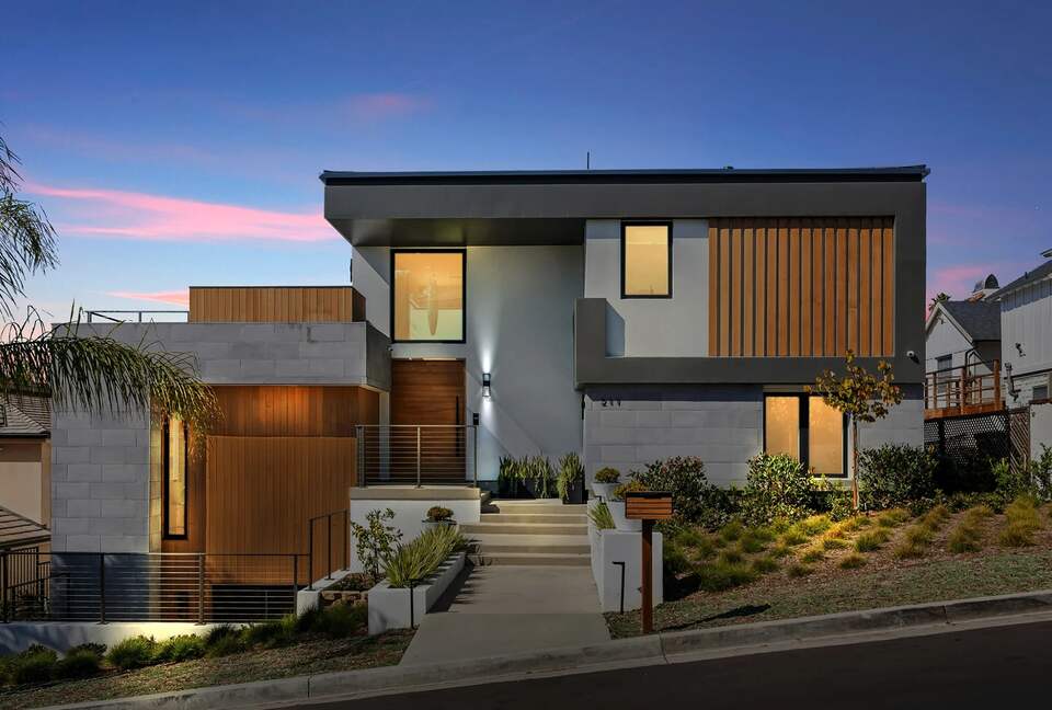 Urban Beach Ultimate Luxury - Newport Beach, California