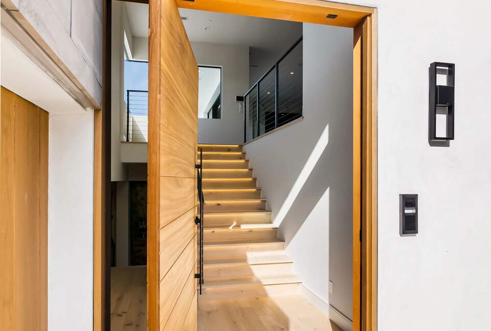 Urban Beach Ultimate Luxury - Newport Beach, California