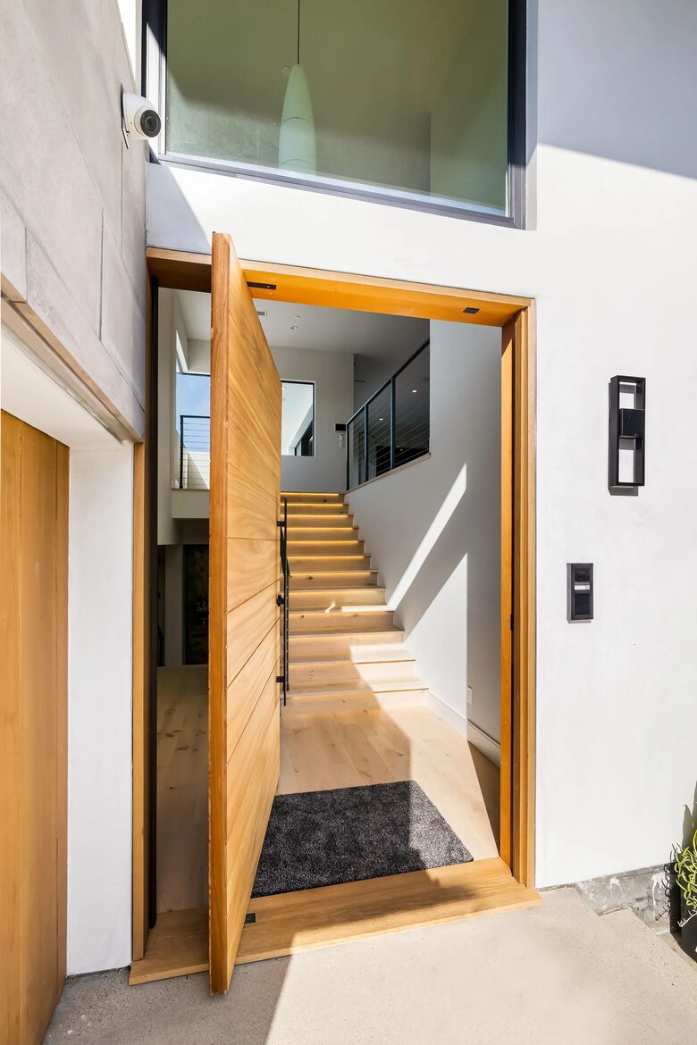 Urban Beach Ultimate Luxury - Newport Beach, California