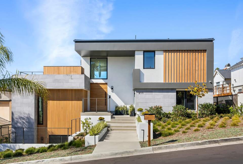 Urban Beach Ultimate Luxury - Newport Beach, California