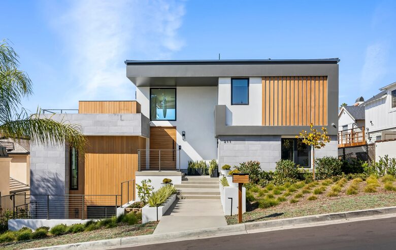 Urban Beach Ultimate Luxury - Newport Beach, California