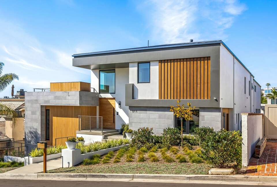 Urban Beach Ultimate Luxury - Newport Beach, California