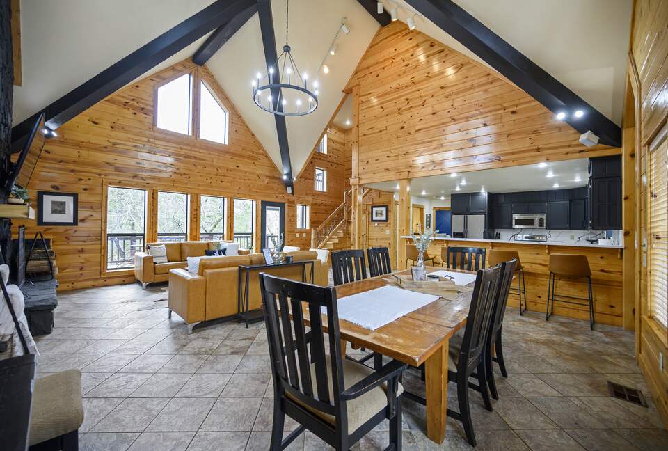 Paradise Ridge Stunning Cabin with Hot Tub - Broken Bow, Oklahoma