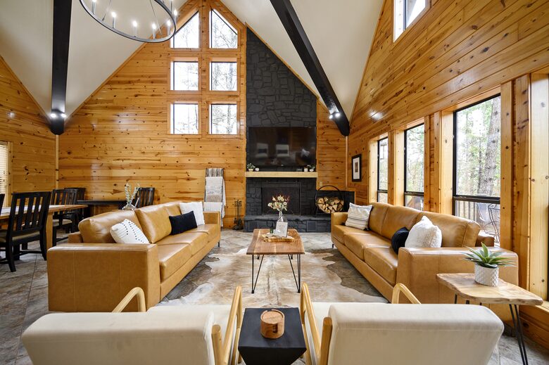 Paradise Ridge Stunning Cabin with Hot Tub - Broken Bow, Oklahoma