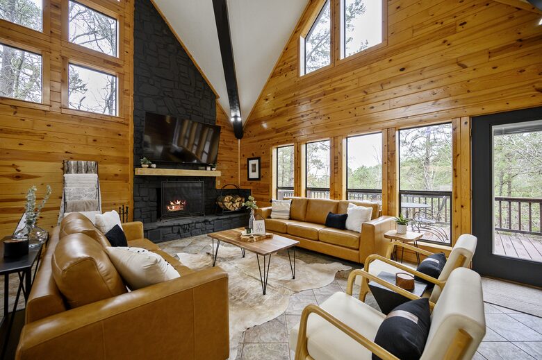 Paradise Ridge Stunning Cabin with Hot Tub - Broken Bow, Oklahoma