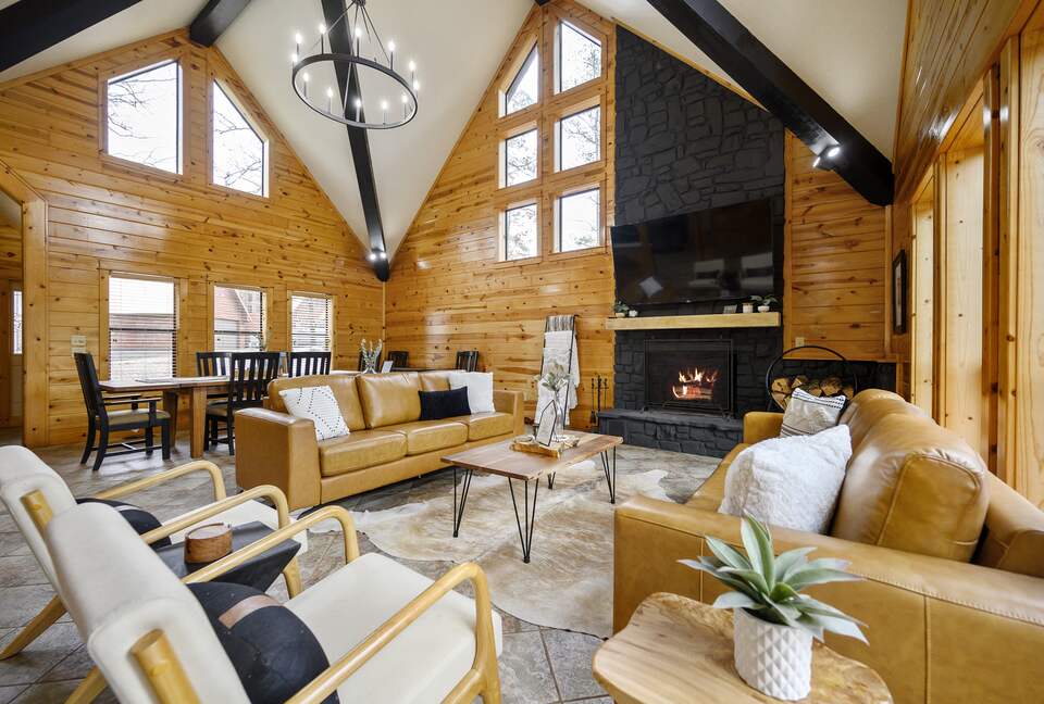 Paradise Ridge Stunning Cabin with Hot Tub - Broken Bow, Oklahoma