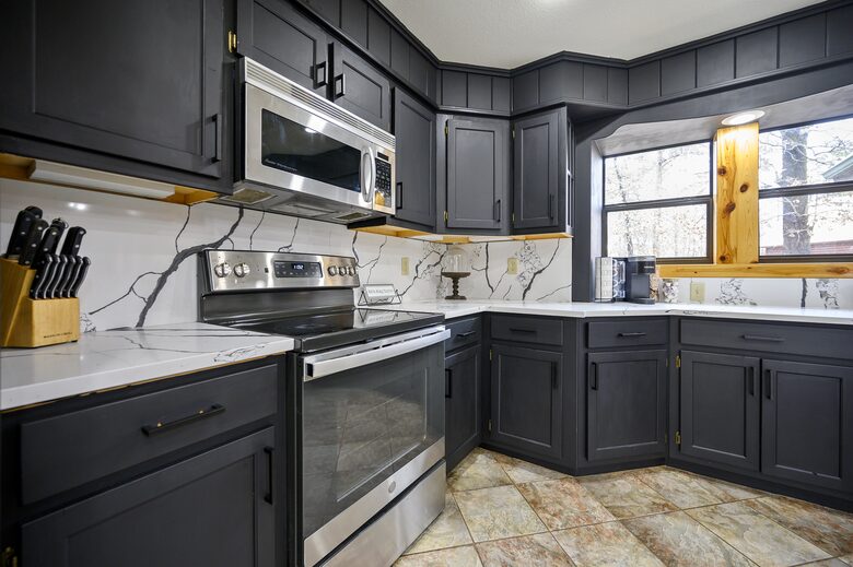 Paradise Ridge Stunning Cabin with Hot Tub - Broken Bow, Oklahoma