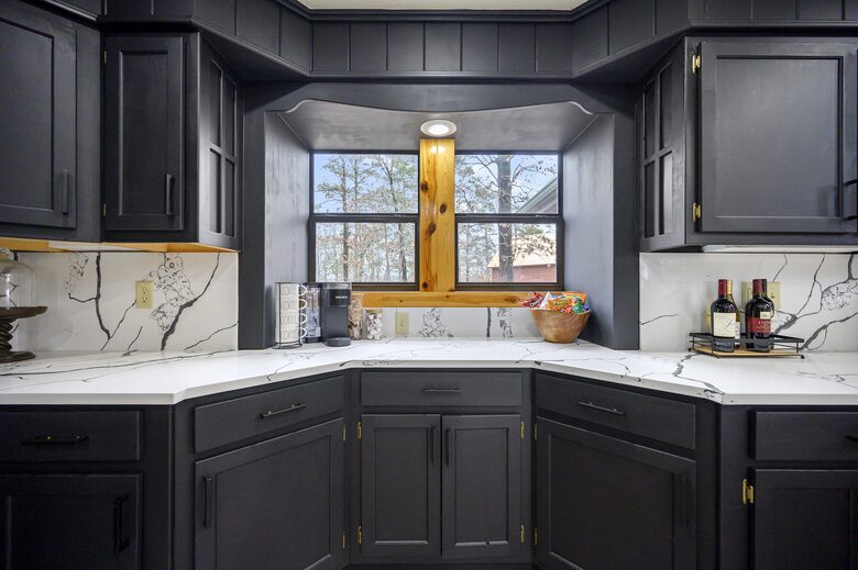 Paradise Ridge Stunning Cabin with Hot Tub - Broken Bow, Oklahoma