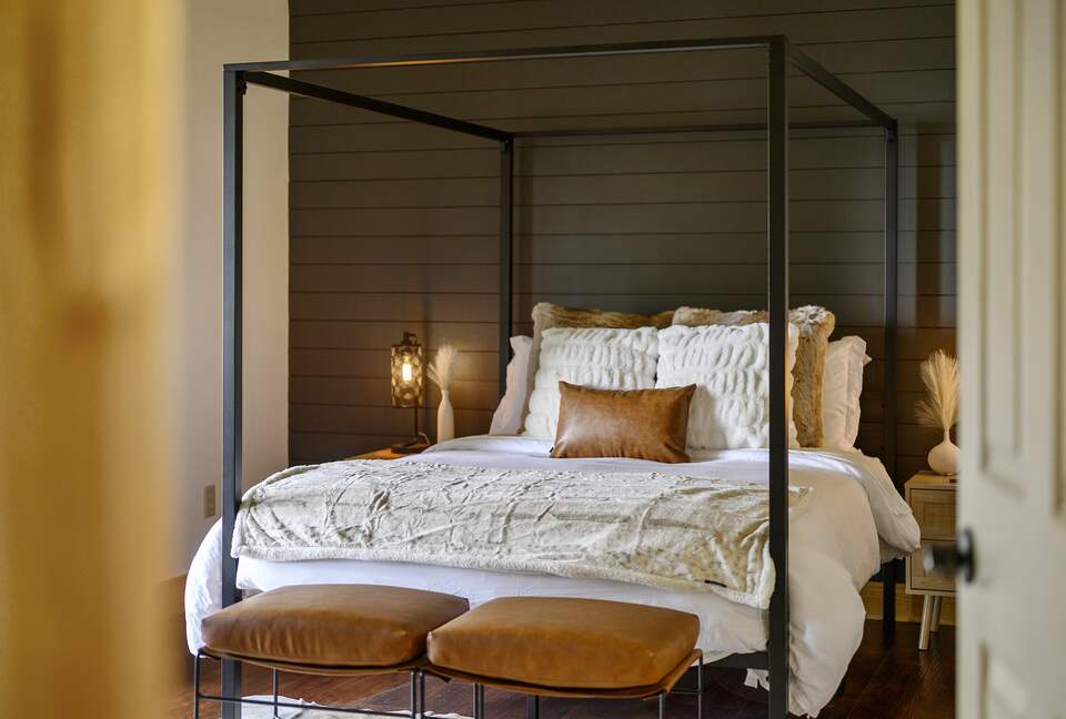 Paradise Ridge Stunning Cabin with Hot Tub - Broken Bow, Oklahoma