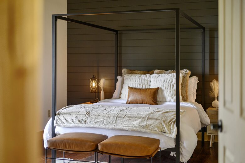 Paradise Ridge Stunning Cabin with Hot Tub - Broken Bow, Oklahoma