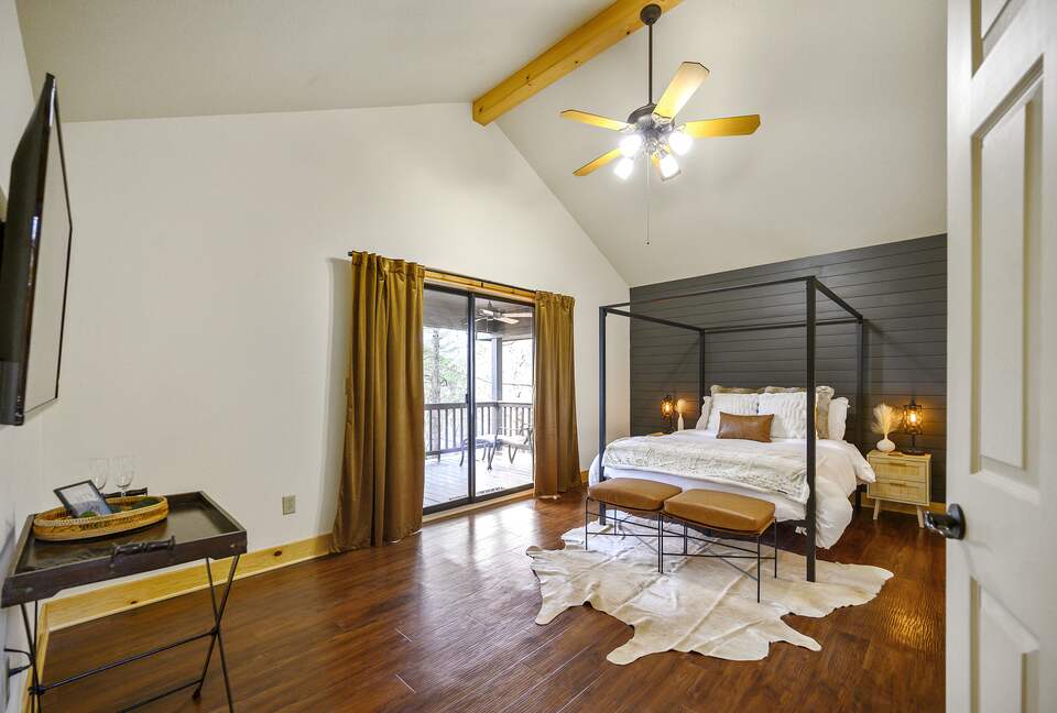 Paradise Ridge Stunning Cabin with Hot Tub - Broken Bow, Oklahoma