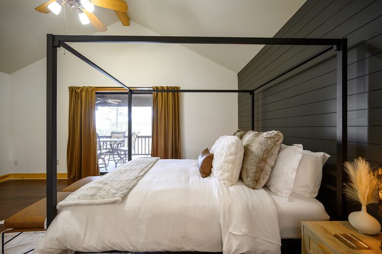 Paradise Ridge Stunning Cabin with Hot Tub - Broken Bow, Oklahoma