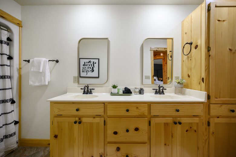 Paradise Ridge Stunning Cabin with Hot Tub - Broken Bow, Oklahoma