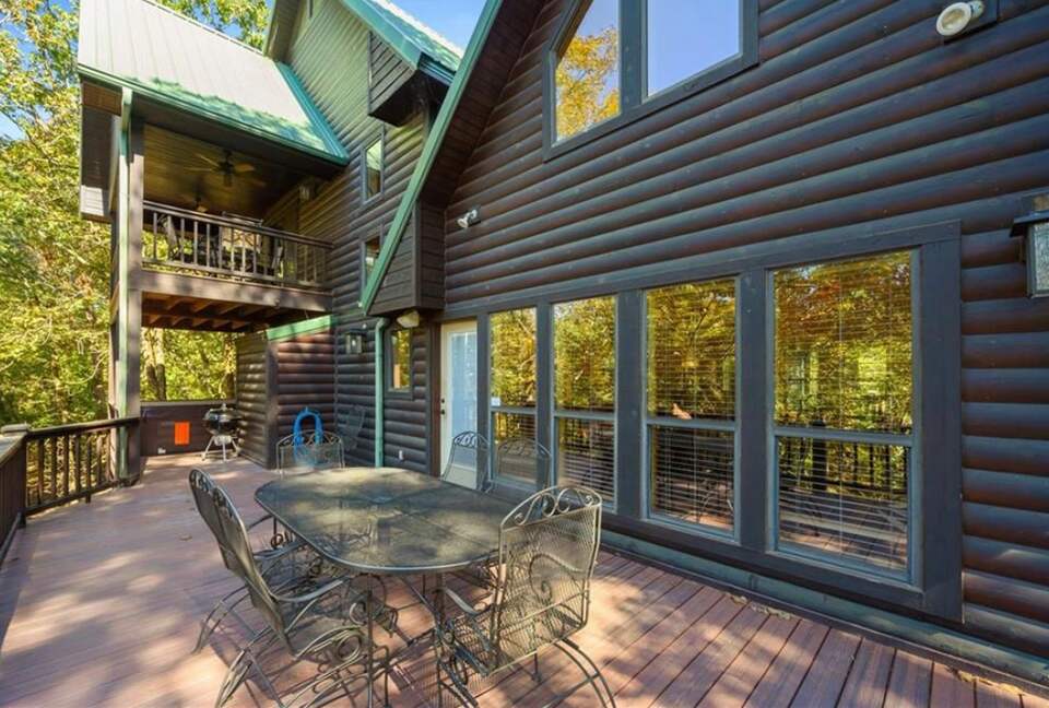 Paradise Ridge Stunning Cabin with Hot Tub - Broken Bow, Oklahoma