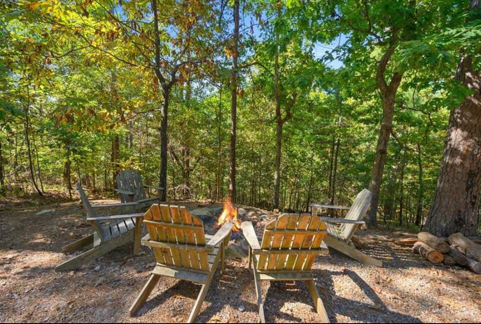 Paradise Ridge Stunning Cabin with Hot Tub - Broken Bow, Oklahoma