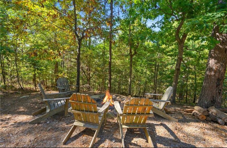 Paradise Ridge Stunning Cabin with Hot Tub - Broken Bow, Oklahoma
