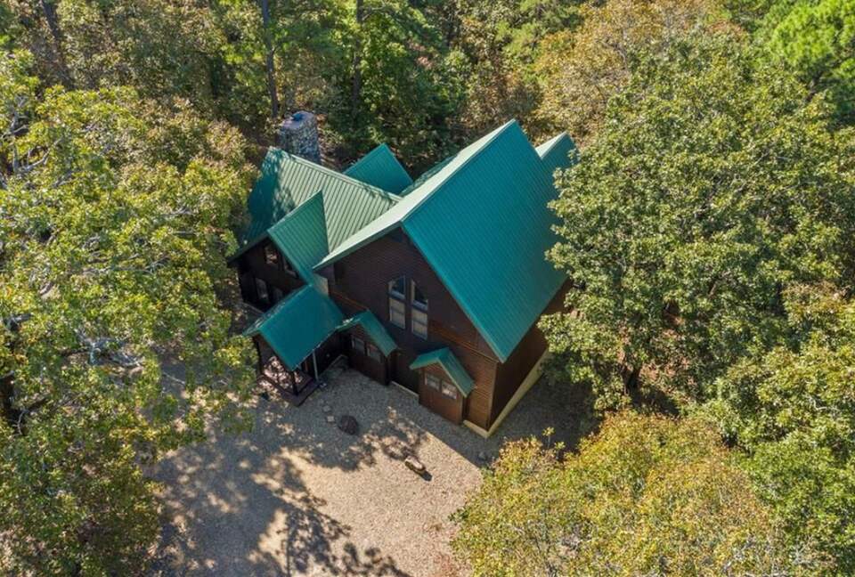 Paradise Ridge Stunning Cabin with Hot Tub - Broken Bow, Oklahoma