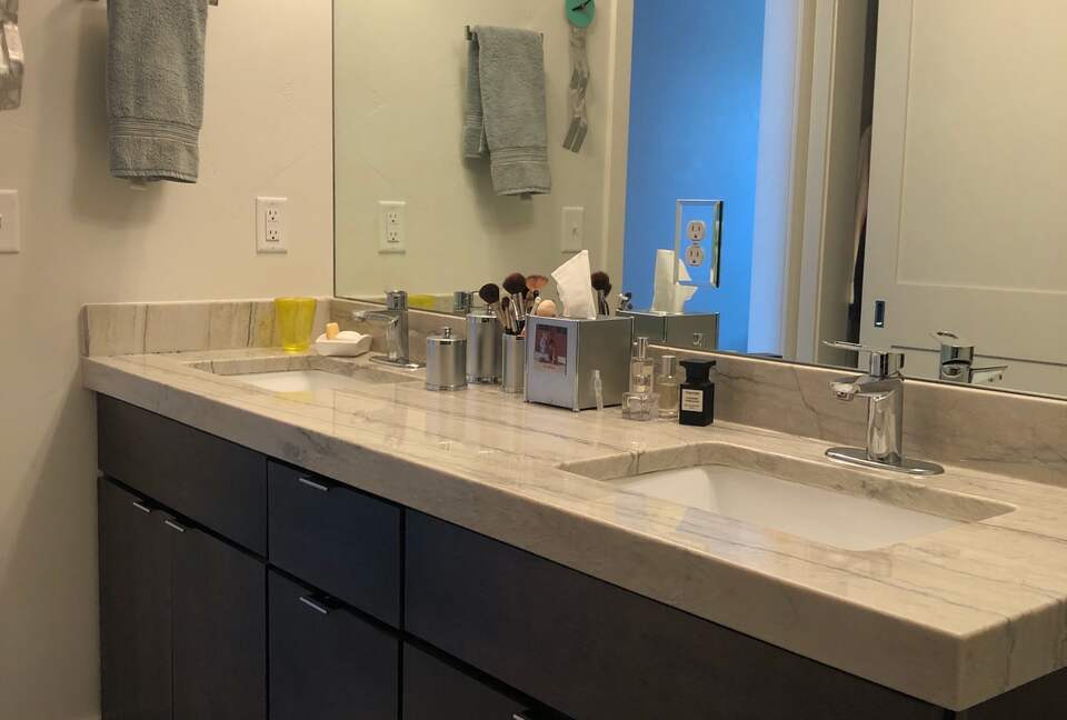 Downtown Anchorage Premium 2 Bedroom Retreat - Anchorage, Alaska