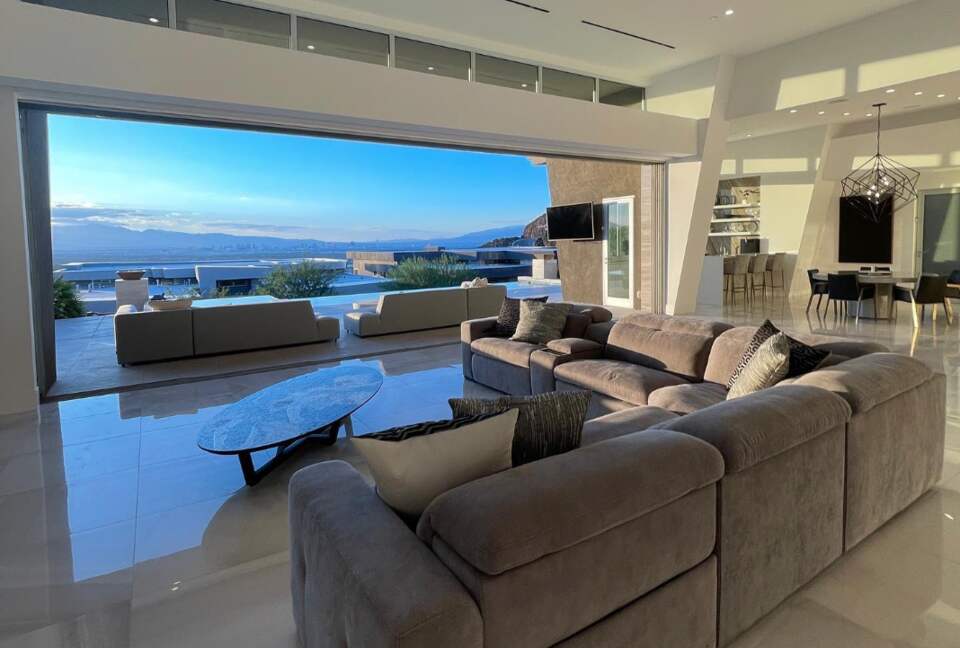 Stunning Modern Las Vegas Retreat - Henderson, Nevada