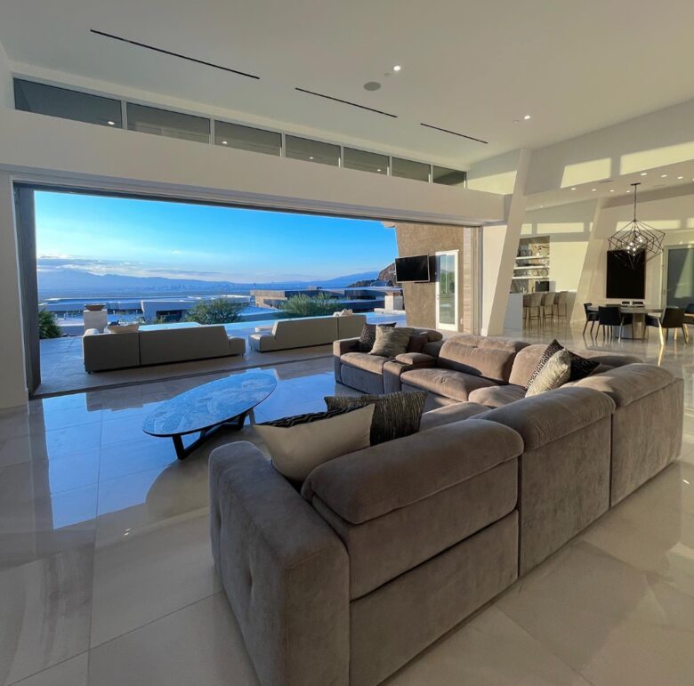 Stunning Modern Las Vegas Retreat - Henderson, Nevada