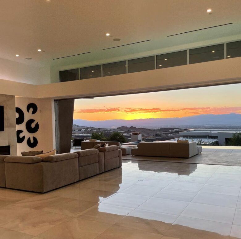 Stunning Modern Las Vegas Retreat - Henderson, Nevada