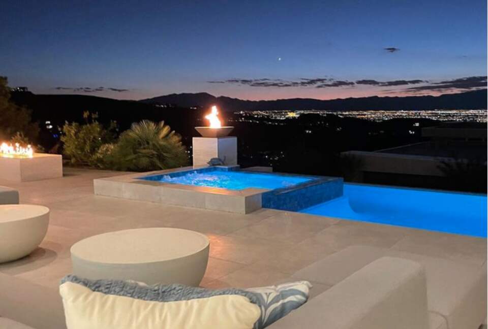 Stunning Modern Las Vegas Retreat - Henderson, Nevada