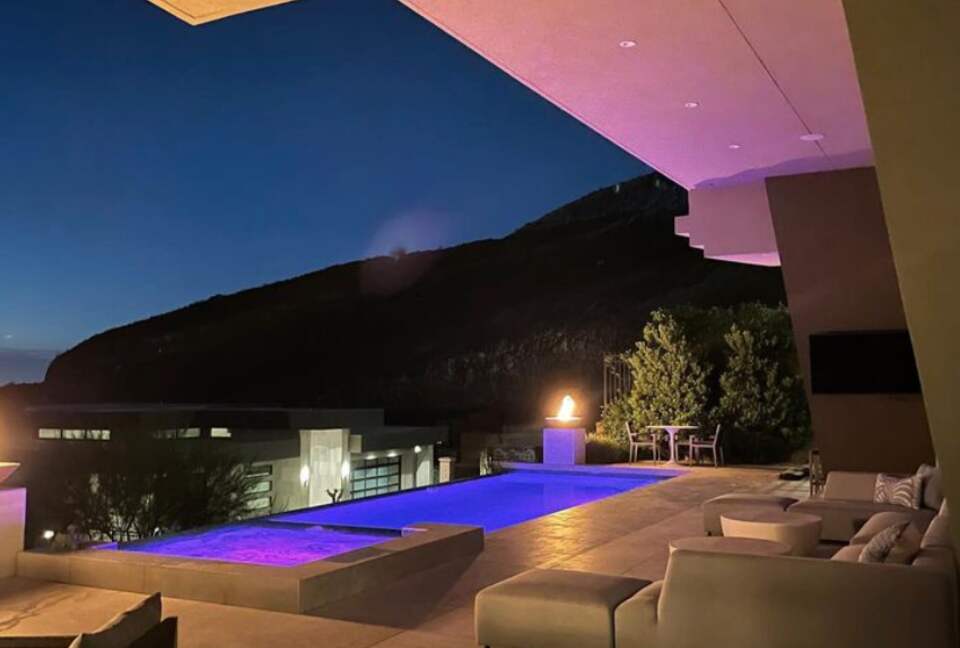 Stunning Modern Las Vegas Retreat - Henderson, Nevada