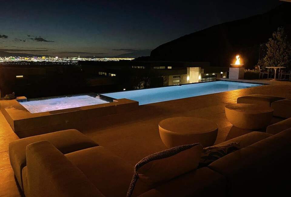 Stunning Modern Las Vegas Retreat - Henderson, Nevada