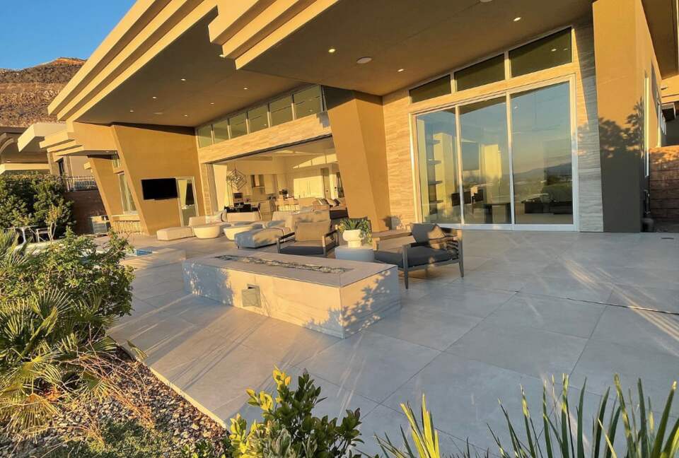 Stunning Modern Las Vegas Retreat - Henderson, Nevada