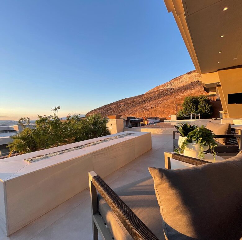 Stunning Modern Las Vegas Retreat - Henderson, Nevada