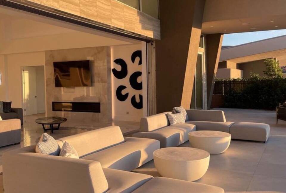 Stunning Modern Las Vegas Retreat - Henderson, Nevada