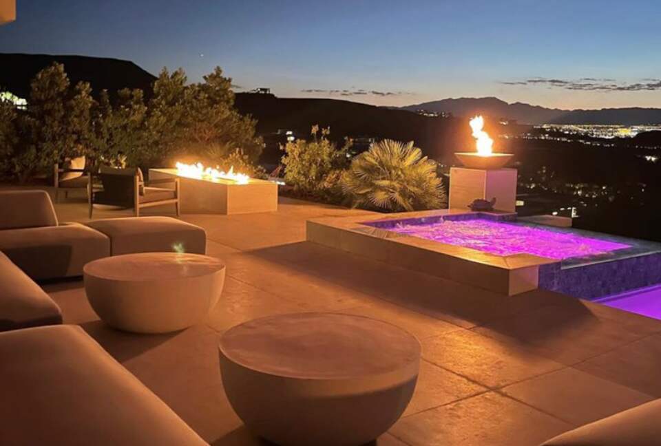 Stunning Modern Las Vegas Retreat - Henderson, Nevada