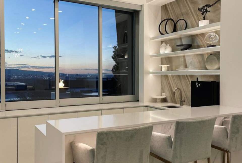 Stunning Modern Las Vegas Retreat - Henderson, Nevada