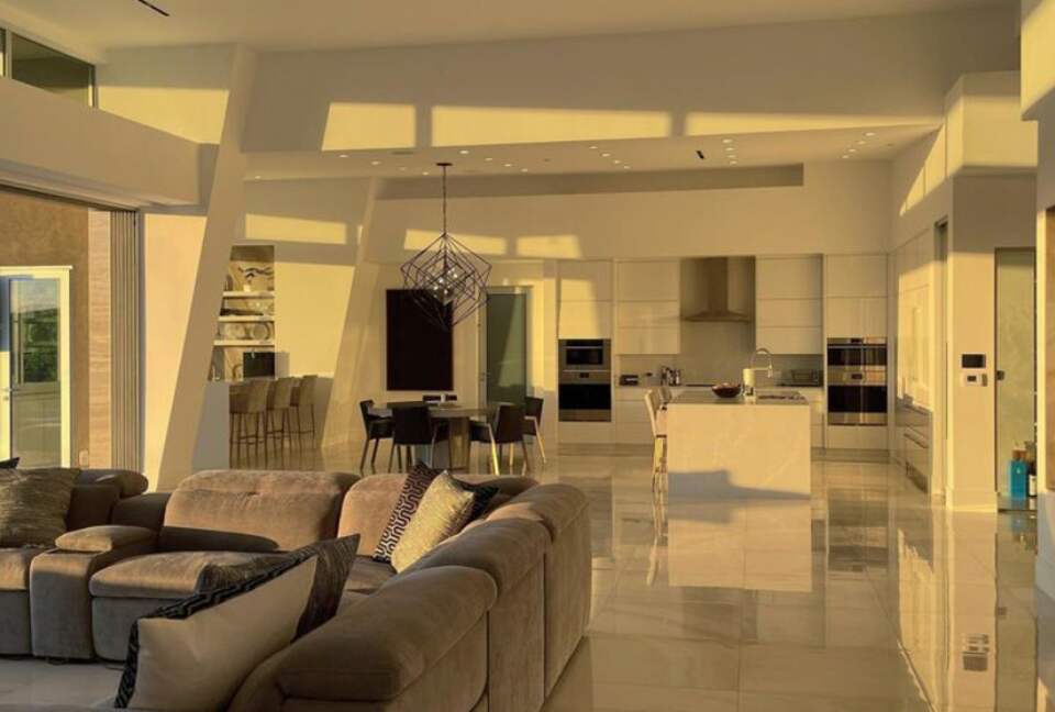 Stunning Modern Las Vegas Retreat - Henderson, Nevada