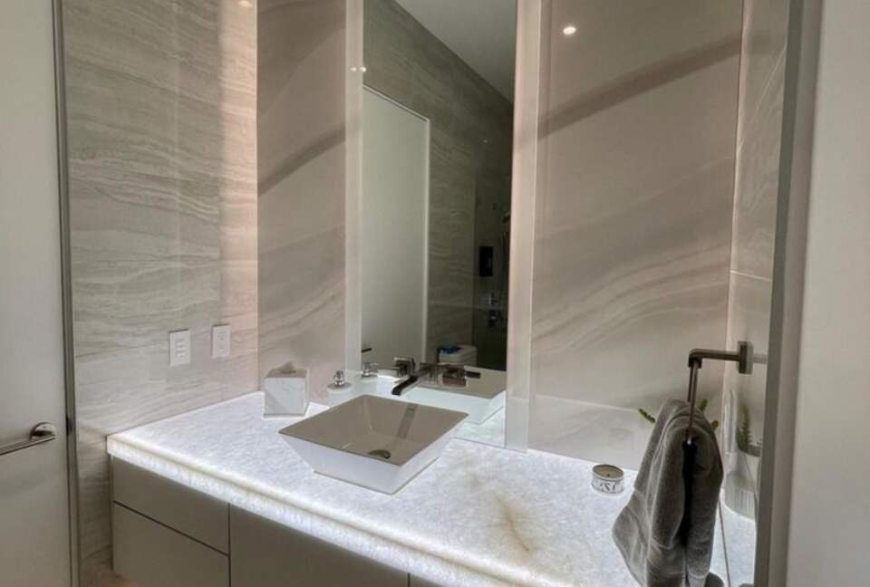 Stunning Modern Las Vegas Retreat - Henderson, Nevada