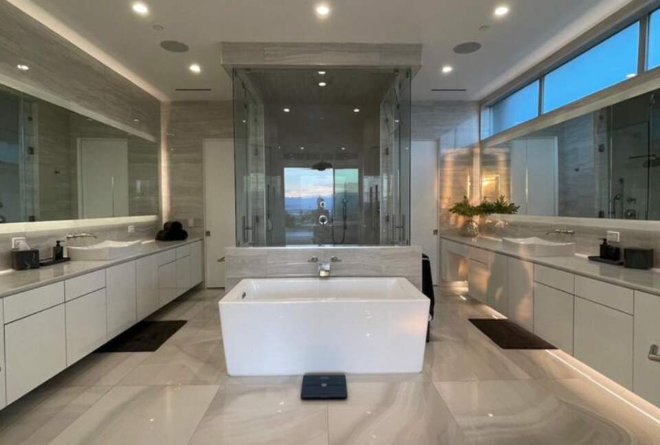 Stunning Modern Las Vegas Retreat - Henderson, Nevada