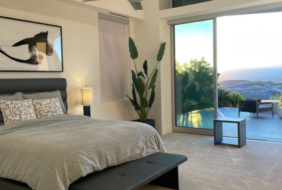 Stunning Modern Las Vegas Retreat - Henderson, Nevada