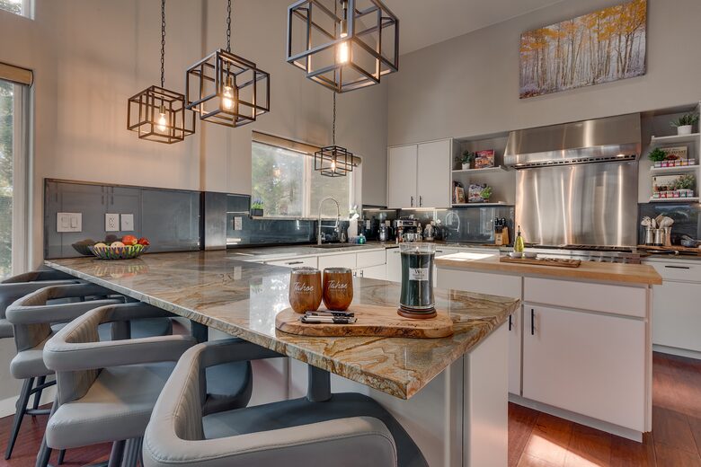 Luxury Modern Home Minutes from the Lake and Ski Slopes - Incline Village, Lake Tahoe. - Incline Village, Nevada