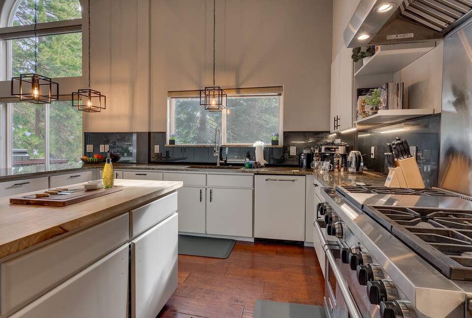 Luxury Modern Home Minutes from the Lake and Ski Slopes - Incline Village, Lake Tahoe. - Incline Village, Nevada