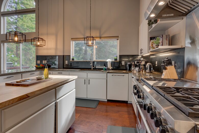 Luxury Modern Home Minutes from the Lake and Ski Slopes - Incline Village, Lake Tahoe. - Incline Village, Nevada