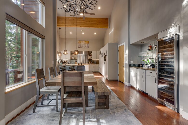 Luxury Modern Home Minutes from the Lake and Ski Slopes - Incline Village, Lake Tahoe. - Incline Village, Nevada