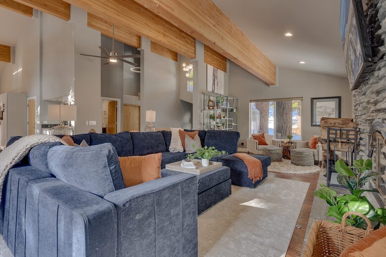 Luxury Modern Home Minutes from the Lake and Ski Slopes - Incline Village, Lake Tahoe. - Incline Village, Nevada