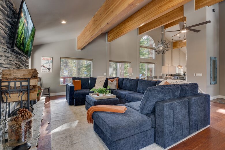 Luxury Modern Home Minutes from the Lake and Ski Slopes - Incline Village, Lake Tahoe. - Incline Village, Nevada