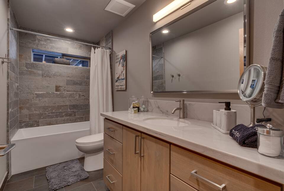 Luxury Modern Home Minutes from the Lake and Ski Slopes - Incline Village, Lake Tahoe. - Incline Village, Nevada