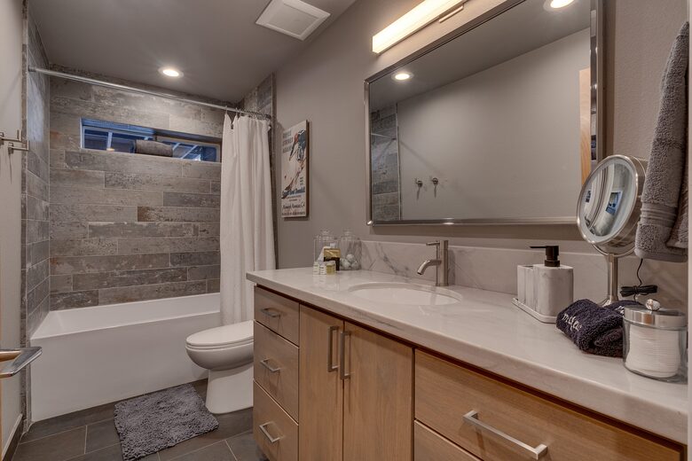 Luxury Modern Home Minutes from the Lake and Ski Slopes - Incline Village, Lake Tahoe. - Incline Village, Nevada